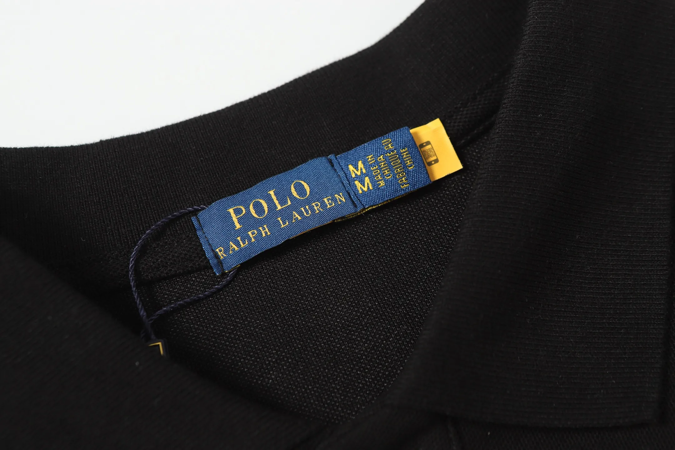 P156 Style number: A016 [Ralph Lauren classic bear print Polo shirt] ✅250 grams of fine cotton pique fabric, custom-woven and dyed threads ✅Original stickers Scan the QR code to enter the official website ✅Large version, loose and stylish, can wear up to 210 pounds Color: black, white, navy, blue, sky blue, dark gray, floral gray Size: S-XL